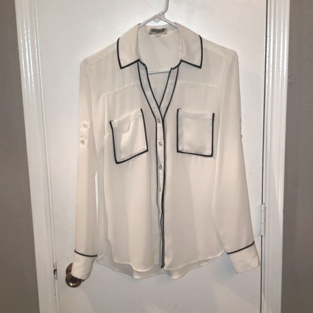 Womens Express Button long sleeve top